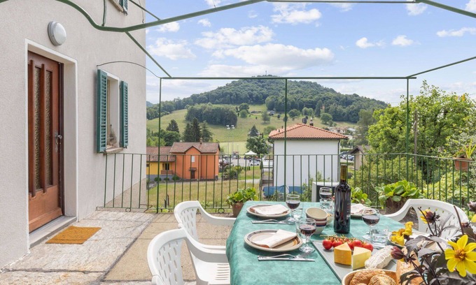 Novaggio House | Stunning private villa for 6 guests with TV and patio