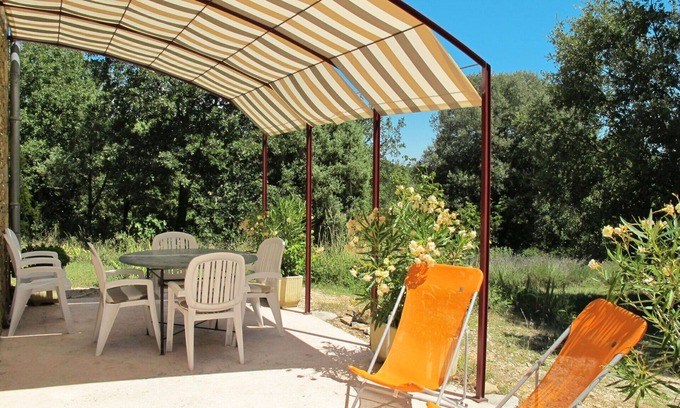 Verfeuil House | Stunning private villa for 4 guests with terrace and pets allowed