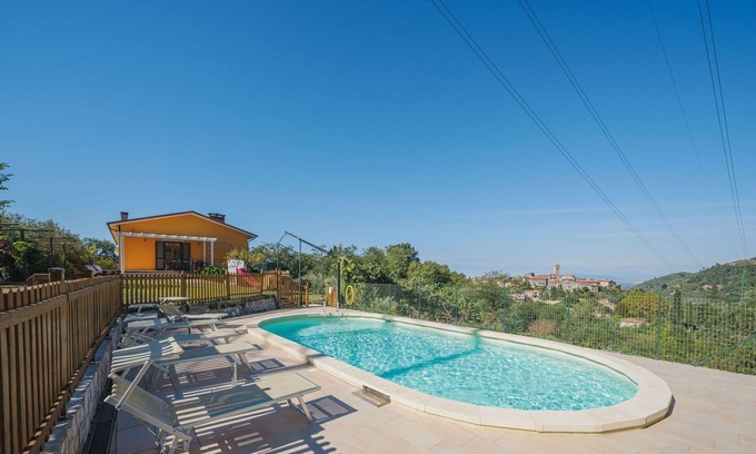 Camaiore Villa | Stunning private villa with private pool, WIFI, TV, patio, pets allowed, parking, close to Viareggio