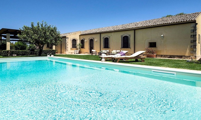 Carrozziere Villa | Stunning private villa for 8 people with WIFI, A/C, private pool, TV and terrace