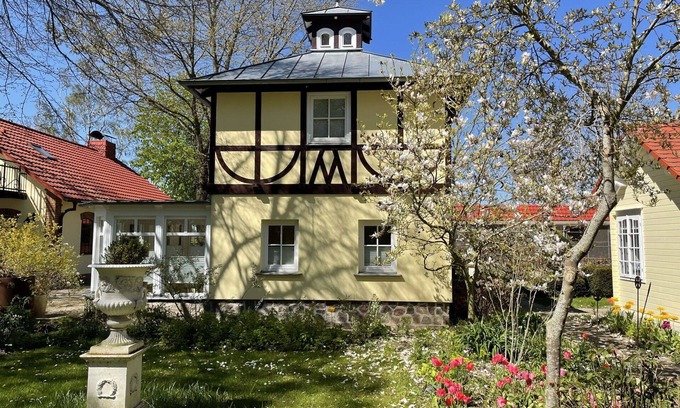 Splietsdorf House | Stunning private villa for 4 guests with WIFI, TV, terrace, pets allowed and parking