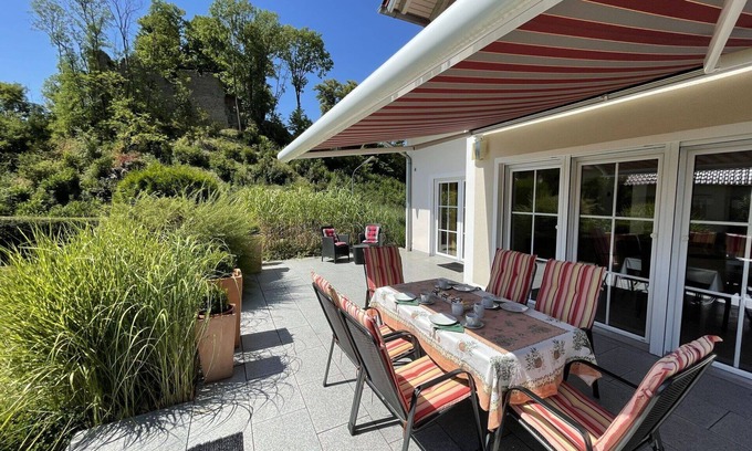 Schorndorf House | Stunning private villa for 8 people with WIFI, TV, patio and parking