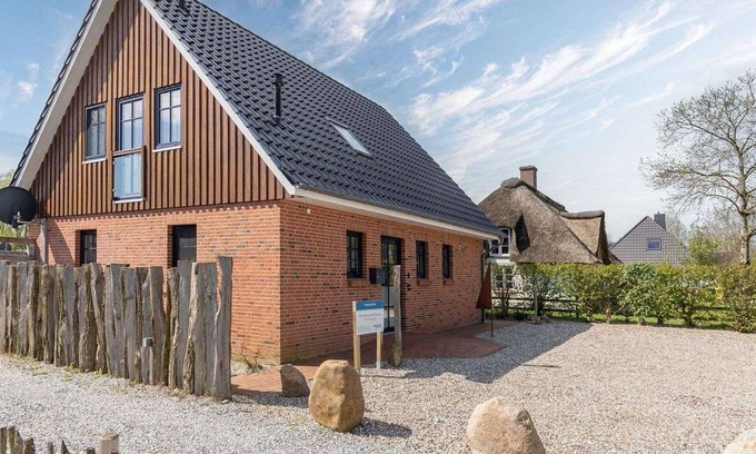 Hauert House | Stunning private villa for 6 guests with WIFI, TV and terrace