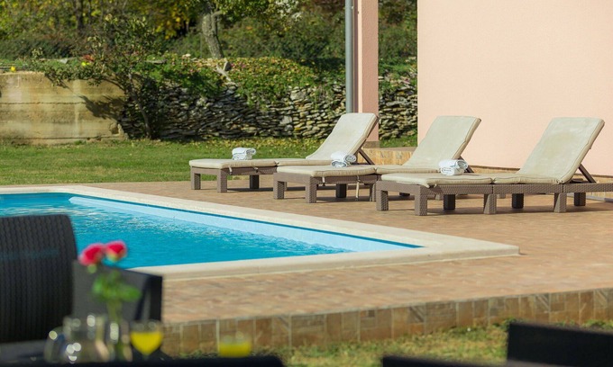 Filipana House | Stunning private villa for 6 guests with WIFI, private pool, A/C, TV and terrace