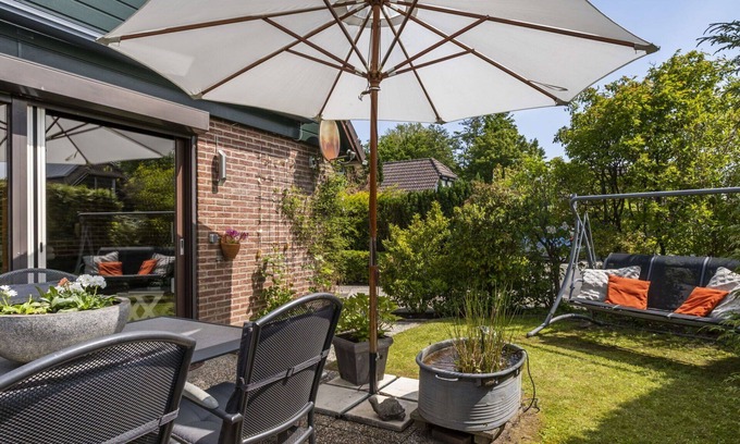 Wolphaartsdijk House | Stunning private villa for 4 guests with WIFI, TV, terrace and pets allowed