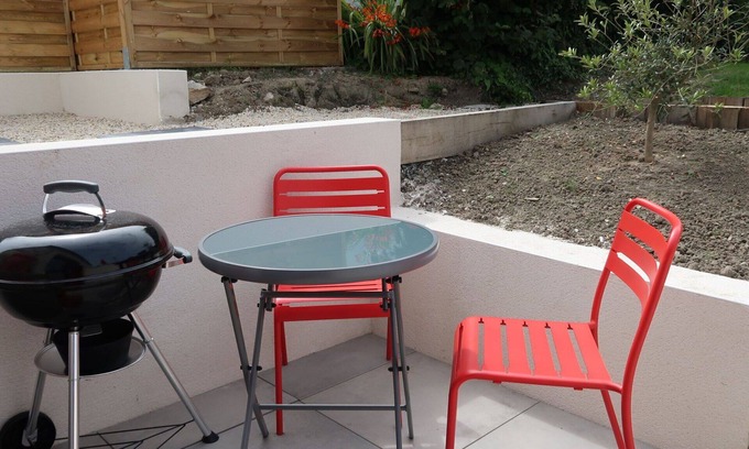 Plouider House | Stunning private villa for 4 guests with WIFI, TV, terrace, pets allowed and parking