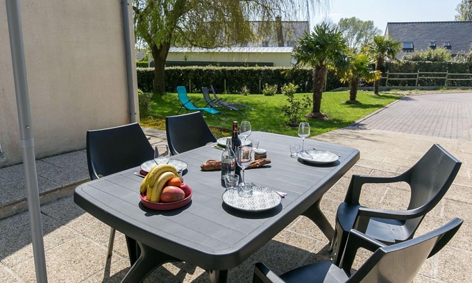 Plouescat House | Stunning private villa for 4 guests with WIFI, TV, terrace and parking