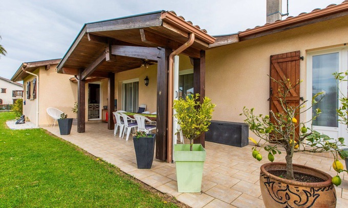 Saint-Martin-de-Seignanx House | Stunning private villa for 6 people with WIFI, A/C, private pool, TV, terrace and parking