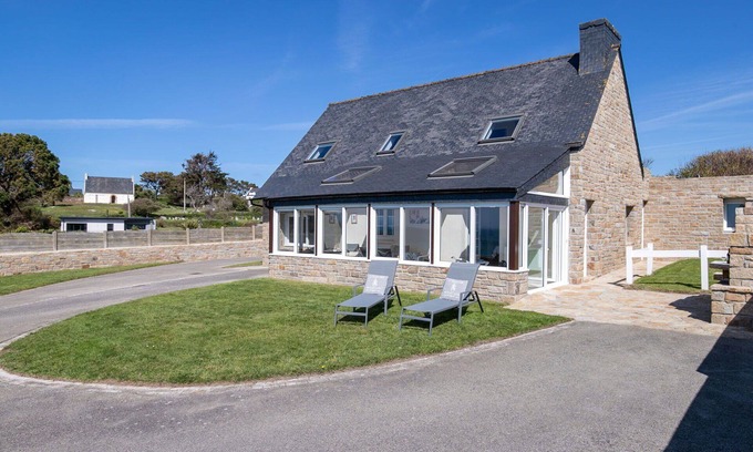 Plouarzel House | Stunning private villa for 8 guests with WIFI, TV, terrace, pets allowed and parking