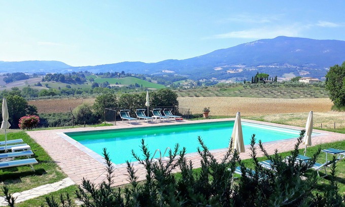 Cetona Villa | Stunning private villa for 20 guests with WIFI, A/C, private pool, TV, patio and panoramic view