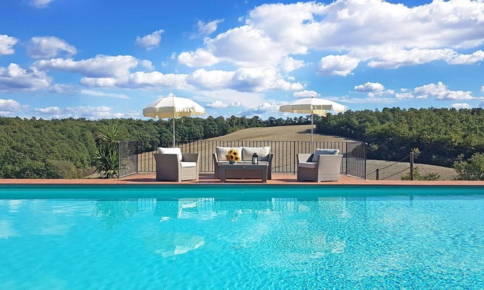 Cetona Villa | Stunning private villa for 20 people with WIFI, private pool, A/C, TV, veranda and panoramic view
