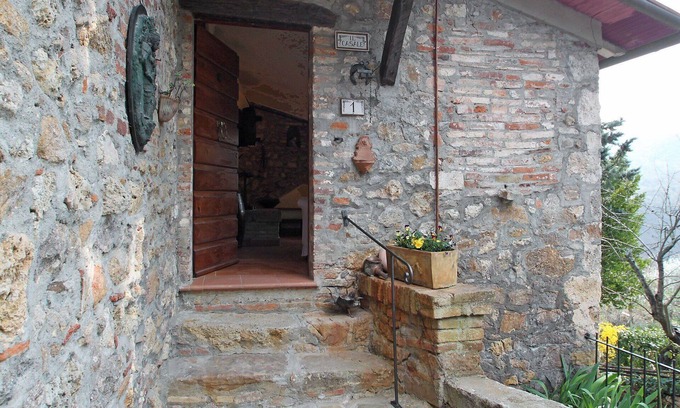 Monticiano Villa | Stunning private villa for 6 people with WIFI, private pool, TV, patio and pets allowed