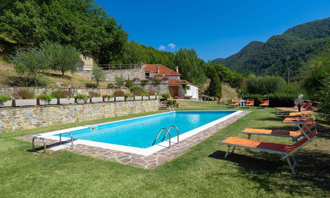 Vicchio House | Stunning private villa for 10 guests with private pool, WIFI, TV, patio and pets allowed