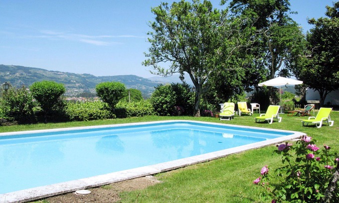 Gondufe Villa | Stunning private villa for 10 people with WIFI, pool, TV and terrace