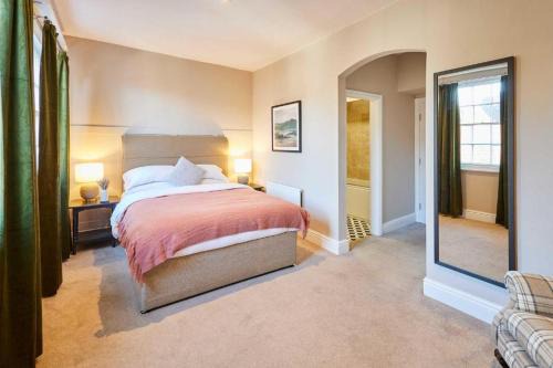 Much Wenlock Hotel | Stunning Raven Aparthotel at Much Wenlock by PureStay