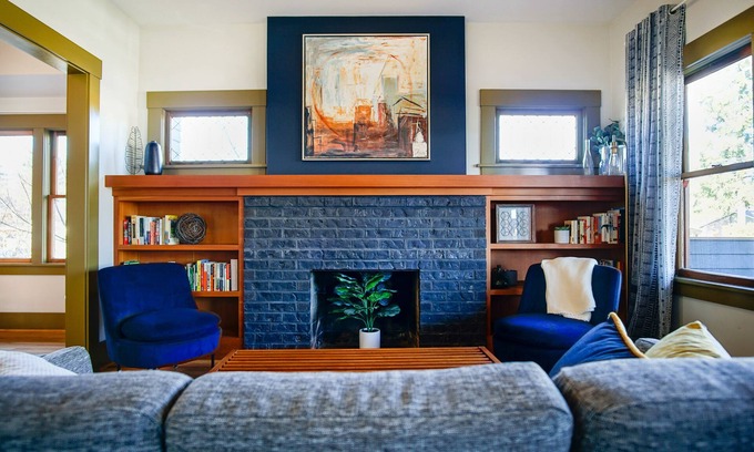 Foster - Powell House | Stunning Remodeled 5-BR Craftsman. 4x King Beds + 2x Twin XL! With AC & Laundry
