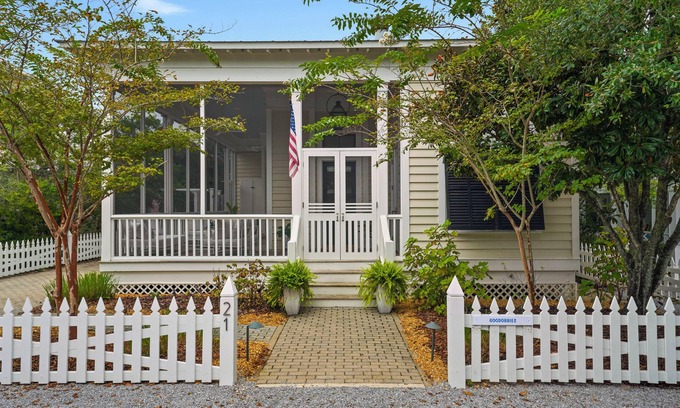 Cottage District House | Stunning Renovated Seaside, FL Home + 2 Adult Bikes, Sleeps 8 - Pet Friendly!
