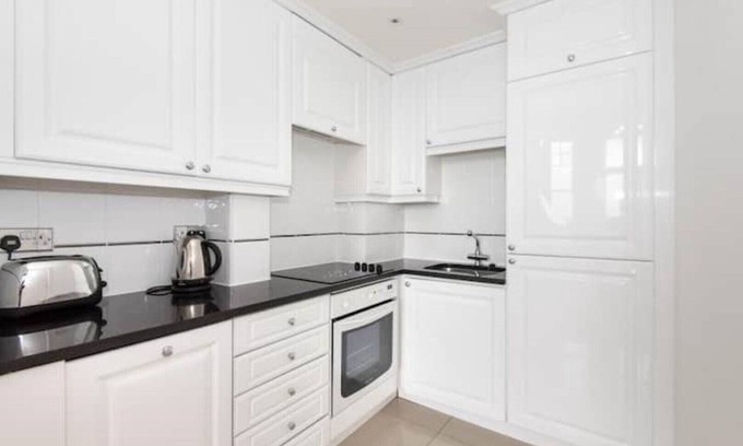 Richmond-upon-Thames Apartment | Stunning Richmond Riverside Apartment, 2 Beds Tw10