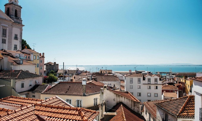 Alfama House | Stunning river view, Portuguese Soul Large Terrace in Alfama, sleeps 12