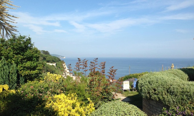 Beer House | Stunning Sea Views, Large Gardens, New bathroom for 2020,Parking, WIFI