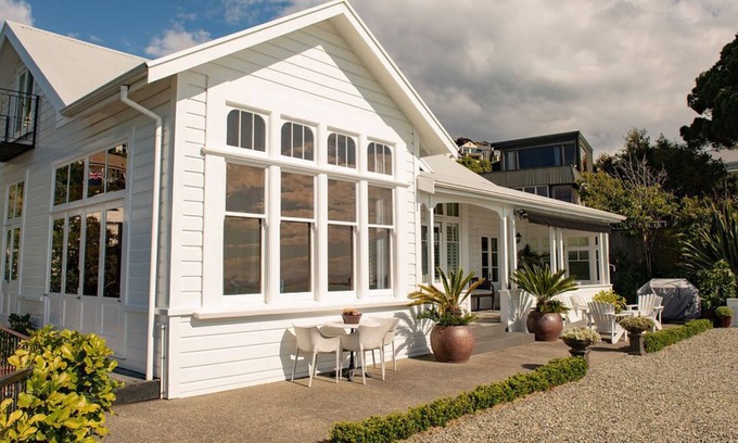 Stepneyville Villa | Stunning Sea views, renovated Villa