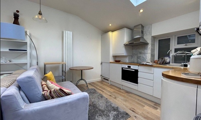 Headington House | Stunning, Spacious 5 Bed House w/Parking