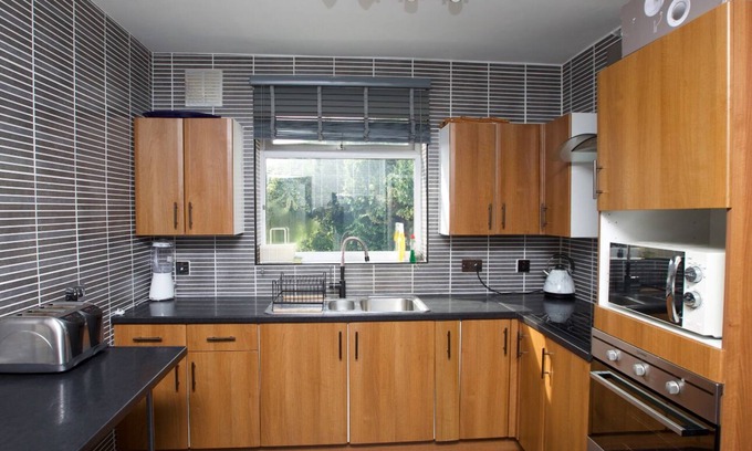 Pettits House | Stunning Spacious bungalow with ample parking