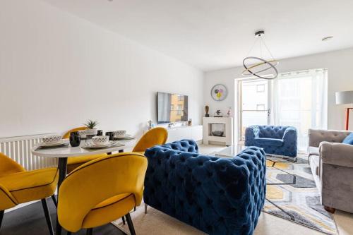 Wainscot Apartment | Stunning Station Apartment