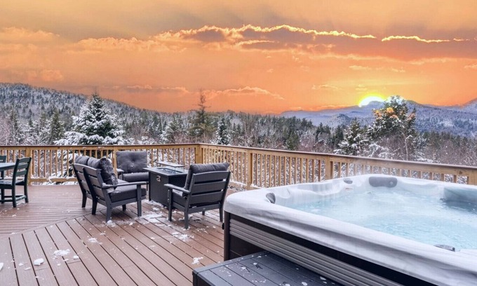 Thornton House | Stunning Summer Mtn Home Near Lake, Pet Friendly 🚣 🌲 🎱 🏓