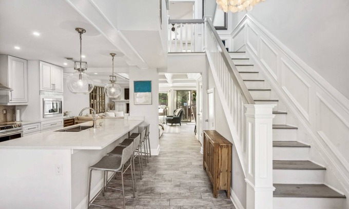 Southampton House | Stunning Townhouse w Tennis & Pool