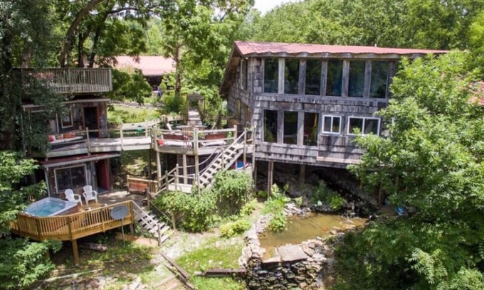 Springfield House | Stunning Treehouse Mansion