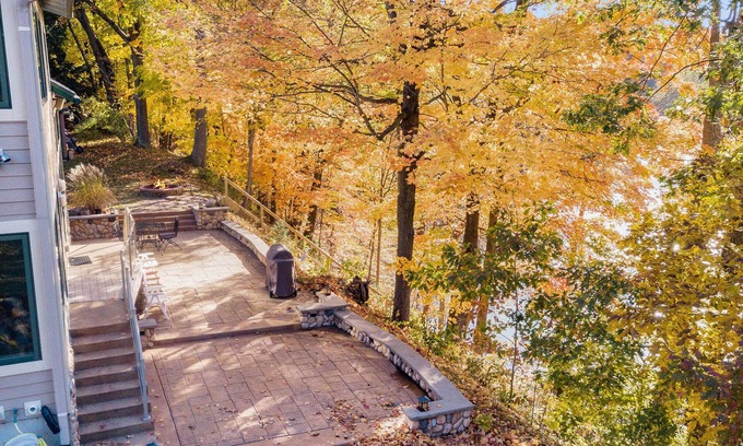 Alto House | Stunning View Beautiful Home on the Thornapple River