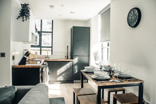 Cartworth Resort | Stunning Views 2-Bedroom Apartment in Charming Holmfirth Village, Huddersfield