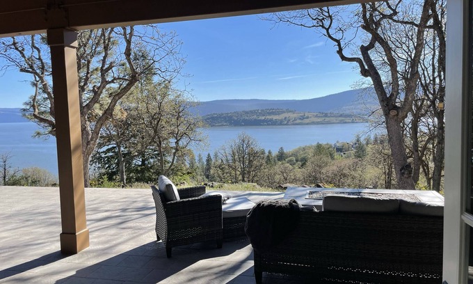 Klamath Falls House | Stunning views and minutes from Running Y Ranch Resort golf course!