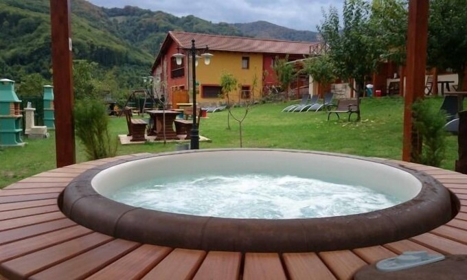 La Plaza Cottage | Stunning views of the mountain and forest.