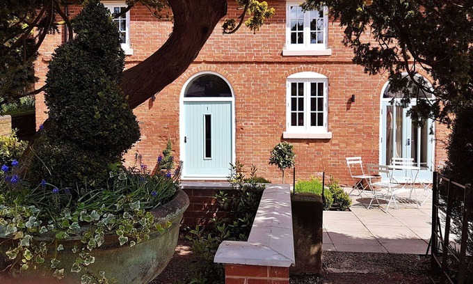 Breedon on the Hill House | Stunning villa for 4 people with WIFI, TV, pets allowed and parking