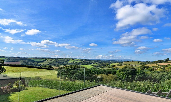 Newton Saint Cyres House | Stunning villa for 10 guests with WIFI, terrace, pets allowed and parking