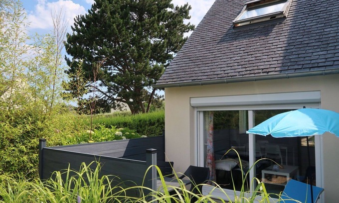 Locquirec House | Stunning villa for 3 guests with WIFI, TV, patio, pets allowed and parking