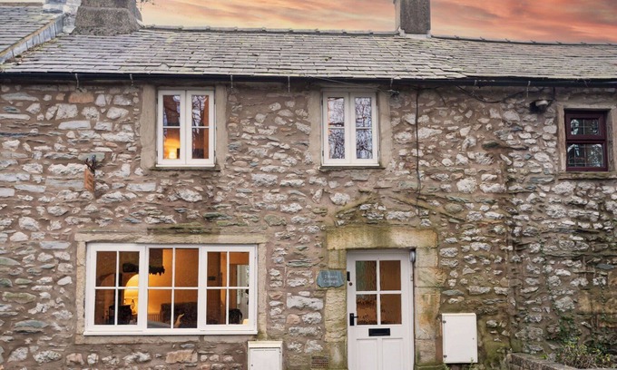 Ingleton House | Stunning villa for 4 guests with WIFI, TV, terrace and pets allowed
