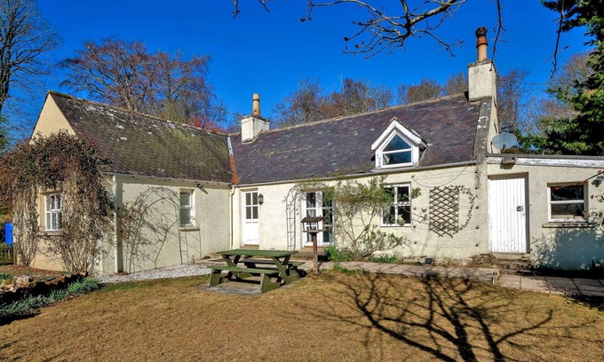 Inverurie House | Stunning villa for 4 guests with WIFI and parking