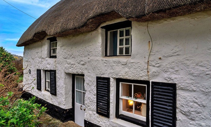 Sennen Cove House | Stunning villa for 4 people with WIFI and parking