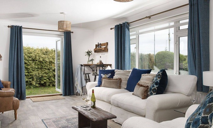 Penzance House | Stunning villa for 6 people with WIFI, terrace, pets allowed and parking