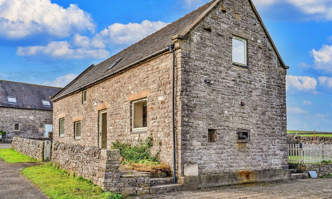 Newton Grange House | Stunning villa for 6 people with WIFI and pets allowed