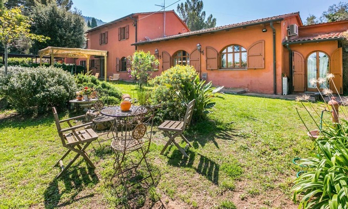 Livorno House | Stunning villa for 8 people with private pool, hot tub, A/C, WIFI, TV, patio and parking