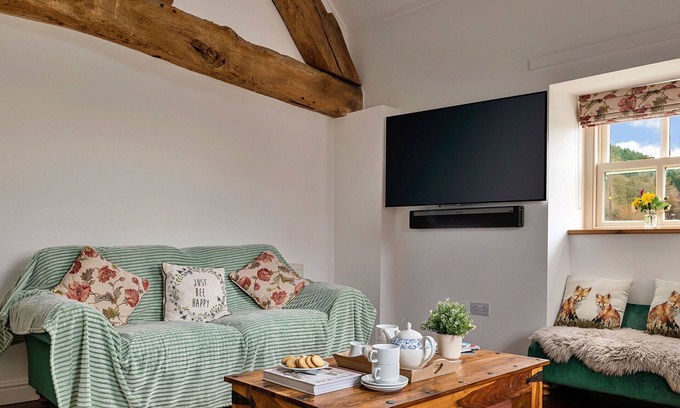 Llandrillo House | Stunning villa for 4 guests with WIFI, hot tub, TV and terrace