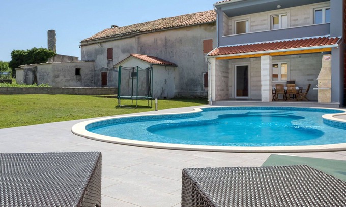 Bratulici House | Stunning villa with A/C, WIFI, private pool, TV, terrace, pets allowed and panoramic view