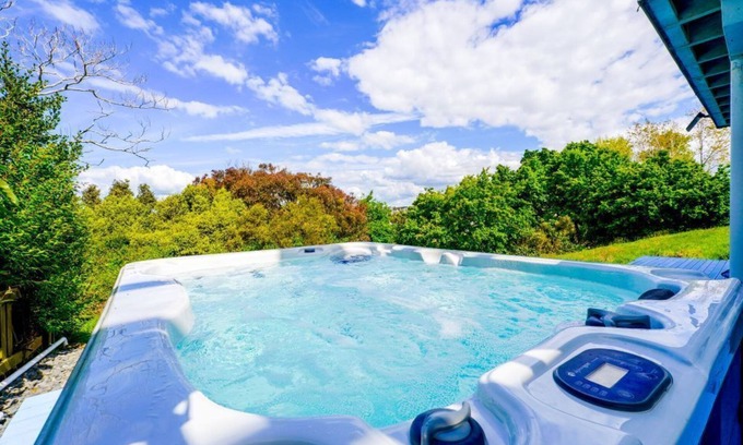 Bucklands Beach House | Stunning Waterfront Villa in Bucklands Beach