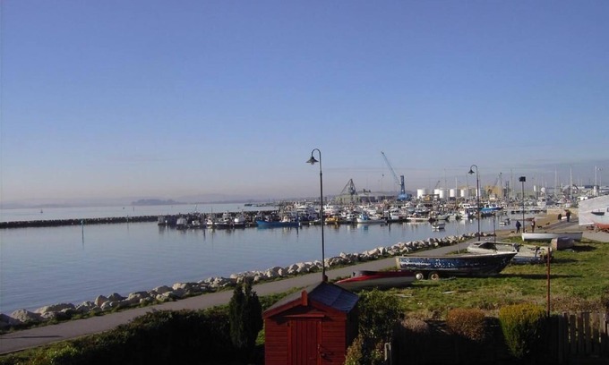 Poole House | Stunning Waterside Cottage in Poole Harbour