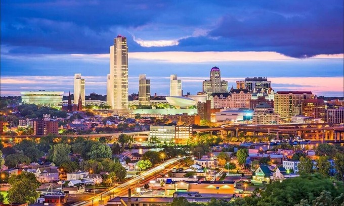 Schenectady House | Stunningly Renovated 4BED 2BTH | Prime Location📌