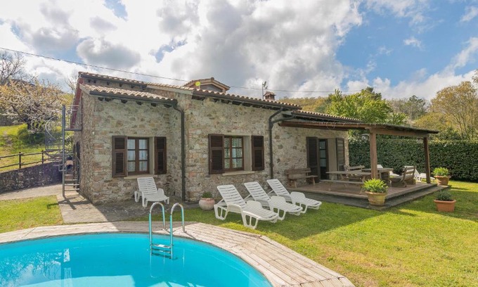Castellina Marittima House | Stupendo rustico in pietra